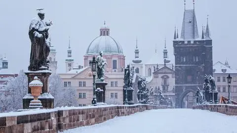 Pół metra śniegu w Czechach, prawie tyle samo na Słowacji. Na Węgrzech powódź