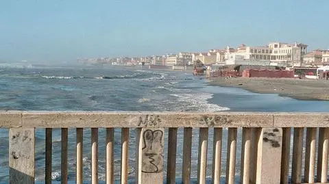 Trąba powietrzna nad rzymską plażą. 10 osób zostało rannych