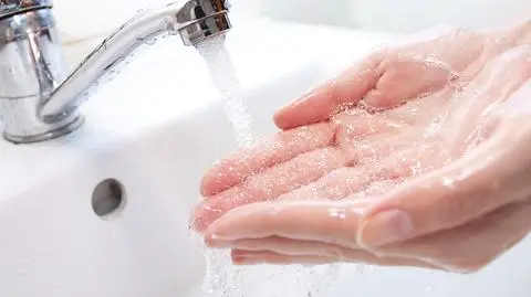 Mycie rąk w walce z koronawirusem