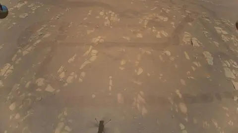 Pierwsze kolorowe zdjęcie wykonane przez dron Ingenuity z lotu ptaka