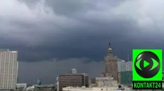 Ciężkie, burzowe chmury nad Warszawą