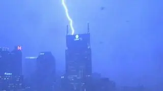 Burzy towarzyszyły wichury i intensywne opady deszczu