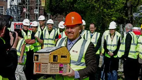 Zbudują dom ze śmieci