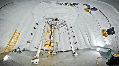 LUX znajduje się około 1,6 km pod ziemią w dawnej kopalnie na terenie USA