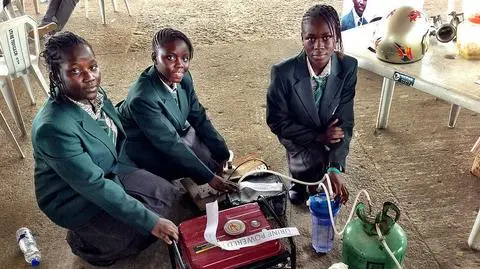 Sześć godzin prądu z litra moczu