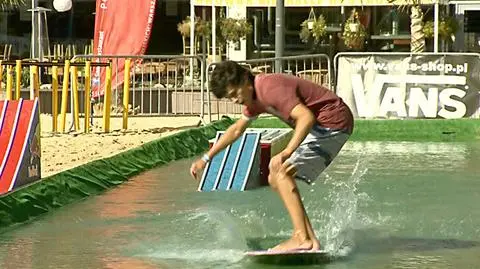 Skimboarding - "jak ślizganie się w skarpetkach po panelach"