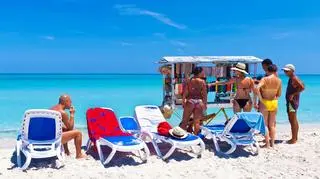 Turyści na plaży w Varadero