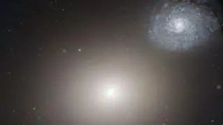 Na parę składają się Messier 60 i NGC 4647