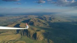 Deszcze obudziły zieleń na wydmach Kalahari