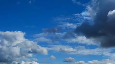 Na koniec tygodnia synoptycy zapowiadają mniej opadów i więcej słońca