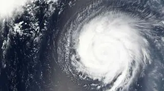 Tajfun Phanfone nad południowymi wyspami Japonii