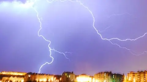Błyski i grzmoty. Burzowa noc w Waszych obiektywach
