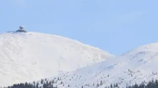W Karkonoszach większe zagrożenie lawinowe