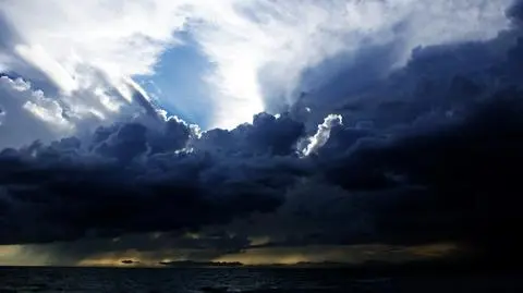 W poniedziałek znowu burze. Możliwy grad