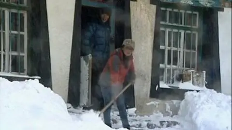Śnieżyce uwięziły Tybetańczyków. Zasypane wejścia do budynków, chaos na drogach