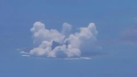 Nowa wyspa w pobliżu Japonii. Powstała po erupcji podwodnego wulkanu