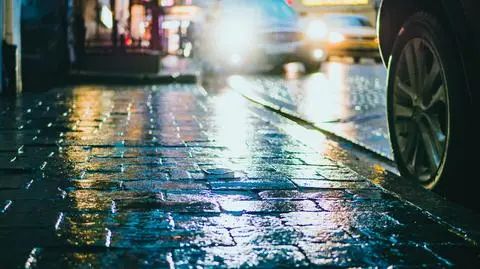 Drogi i chodniki mogą być bardzo śliskie