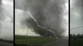 Uchwycone amatorską kamerą tornado w Nebrasce