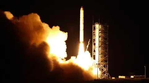 Zbada otoczkę Księżyca i sekrety pyłu. Sonda LADEE już w kosmosie