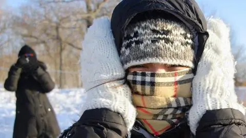 Gdy temperatury spadają poniżej zera warto pamiętać o czapce, szaliku i rękawiczkach