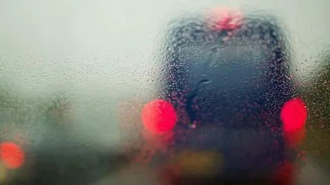 Opady i burze utrudnią jazdę