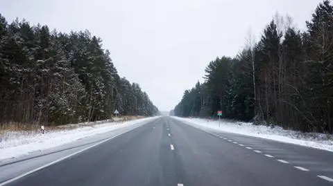 Jazdę utrudnią opady i śliskie drogi