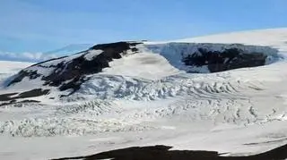 Lodowiec Vatnajökull. To pod nim znajduje się wulkan, który wkrótce może wybuchnąć