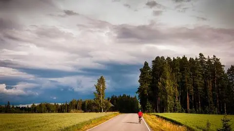 Zanikające opady deszczu utrudnią jazdę na wschodzie Polski