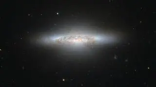NGC5010 leży w gwiazdozbiorze Panny