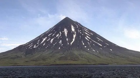Wyjątkowo spokojna erupcja. Cleveland na Alasce właśnie wybucha