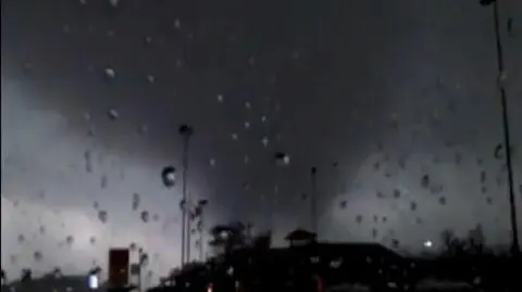 "Tornado jest coraz bliżej. Jestem przerażona"