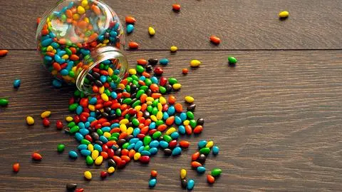 Jeść, czy nie jeść? Naukowiec o zasadzie pięciu sekund