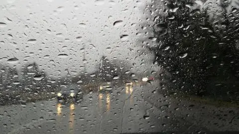 We wschodniej Polsce jazdę utrudniają opady