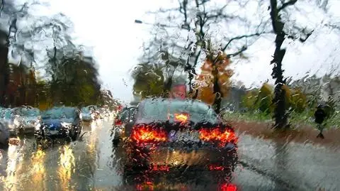 Na drogach mokro i ślisko