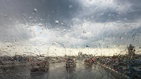 Pogoda utrudni podróże po drogach centralnej części kraju