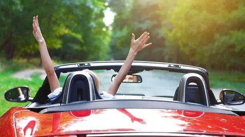 Jazda bez "klimy" przyjemna nie będzie. W całym kraju czeka nas upał