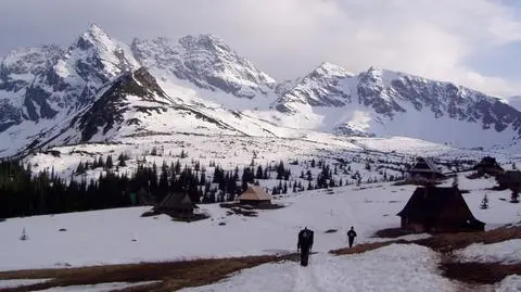 Lawina w Tatrach. "Nie mamy informacji, by ktoś był pod śniegiem"