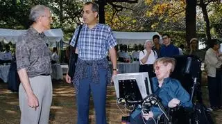 Hawking z naukowcami Davidem Grosse i Edwardem Wittenem