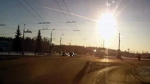Naukowcy: meteoryt znad Czelabińska rozpadł się jeszcze w kosmosie