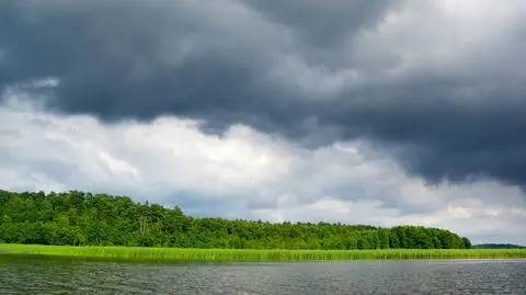 W całym regionie może przelotnie padać i grzmieć