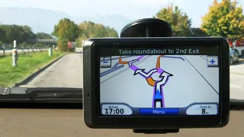 Jak burze słoneczne zakłócają GPS? Szukają odpowiedzi w Arktyce