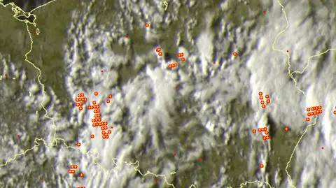 Wyładowania oznaczono plusami
