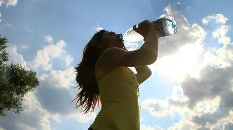 Picie wody podczas upałów