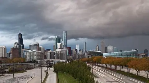 Burza wiatrowa przyszła nad Chicago. Część lotów została anulowana