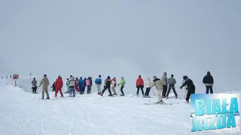 Alpy pod śniegiem. Na stokach tłumy