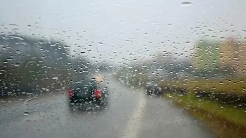 Deszcz utrudni podróże po polskich drogach