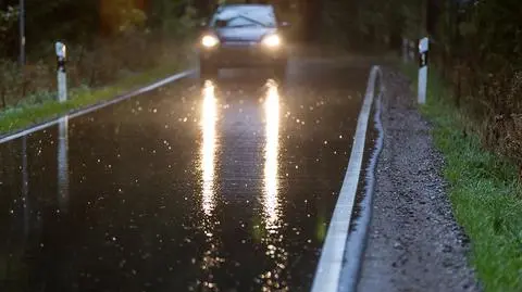 Burzowe opady i oślepiające słońce