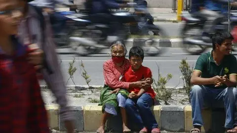 Już 42 ofiary śmiertelne wtorkowego trzęsienia ziemi w Nepalu