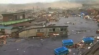 Po tsunami w Japonii płynęła rzeka śmieci