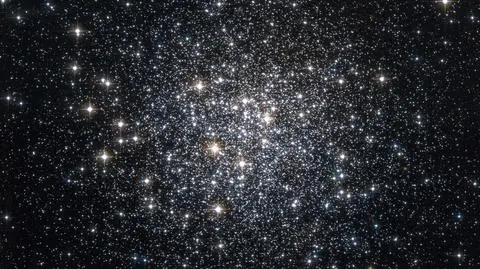 Messier 2, czyli gromada kulista znajdująca się w gwiazdozbiorze Wodnika